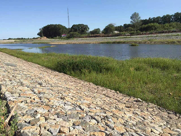 額爾古納河堤坡防護工程